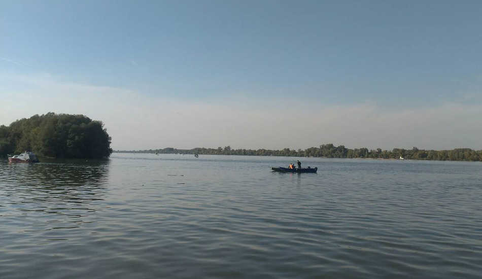 2018/04/images/tour_387/Confluence of the Sava and Danube rivers.jpg