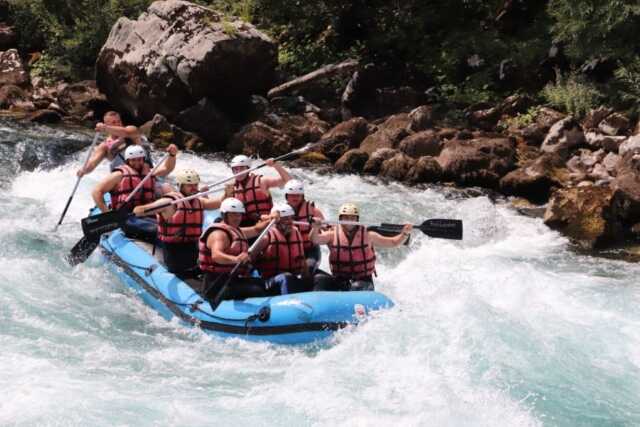 2023/05/images/tour_1006/raft-3.jpg