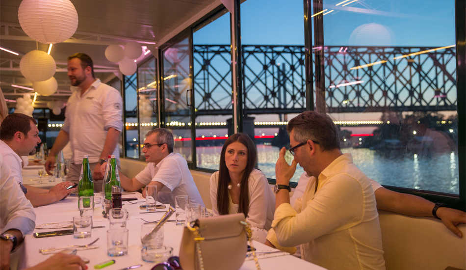 2018/04/images/tour_387/Dinner cruise.jpg